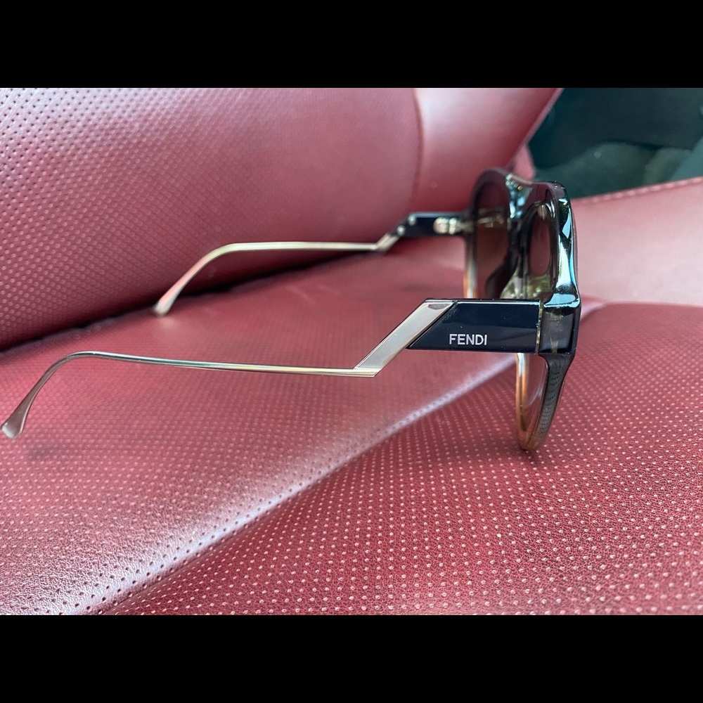 Fendi sunglasses - Picture 3 of 6